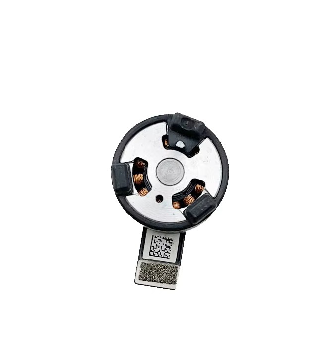 Motor original pentru axa Pitch a gimbalului DJI Mini 2, conceput pentru stabilizarea precisă a camerei și funcționarea corectă a sistemului gimbal.