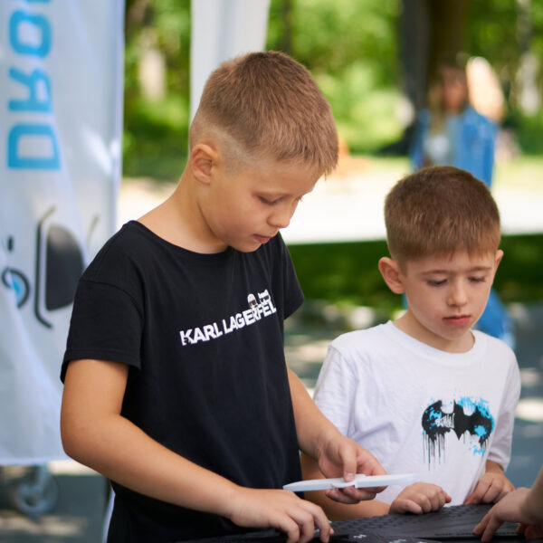 DroneFest 2026 la Chișinău — copii și tineri descoperă lumea dronelor și tehnologiilor moderne
