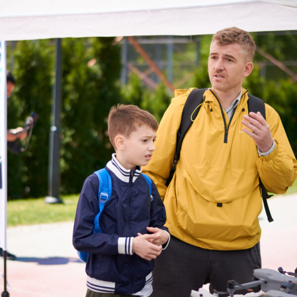 DroneFest 2026 la Chișinău — vizitatori la festivalul de drone și tehnologii UAV