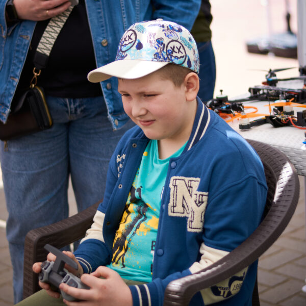 DroneFest 2026 la Chișinău — vizitatori la festivalul de drone și tehnologii UAV
