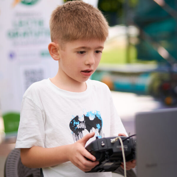 DroneFest 2026 la Chișinău — copii și tineri descoperă lumea dronelor și tehnologiilor moderne
