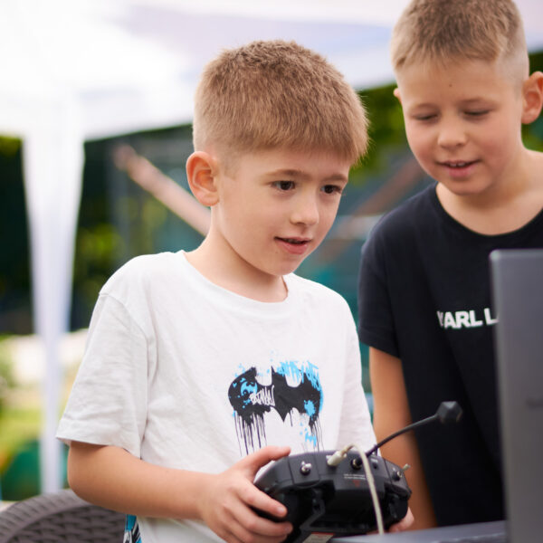 DroneFest 2026 la Chișinău — copii și tineri descoperă lumea dronelor și tehnologiilor moderne
