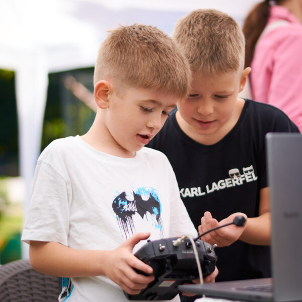 DroneFest 2026 la Chișinău — copii și tineri descoperă lumea dronelor și tehnologiilor moderne