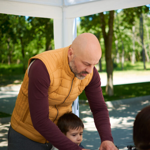 DroneFest 2026 la Chișinău — familii și copii participă la activități educative despre drone