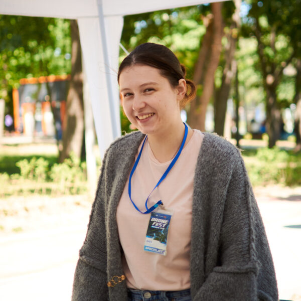DroneFest 2026 la Chișinău — echipa organizatoare și participanții festivalului de drone