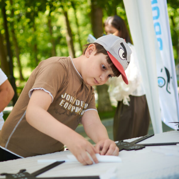 DroneFest 2026 la Chișinău — copii și tineri descoperă lumea dronelor și tehnologiilor moderne