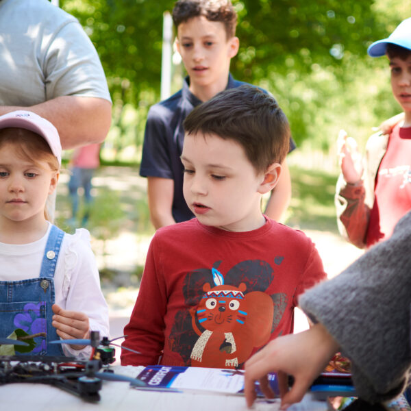 DroneFest 2026 la Chișinău — copii și tineri descoperă lumea dronelor și tehnologiilor moderne