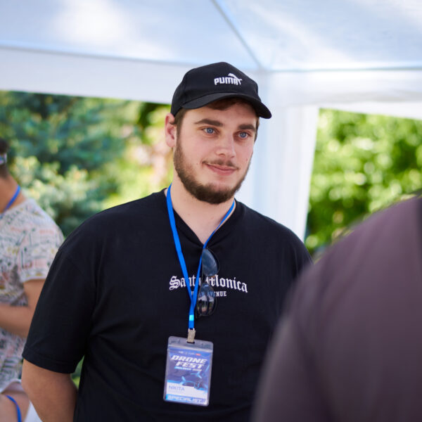 DroneFest 2026 la Chișinău — echipa organizatoare și participanții festivalului de drone