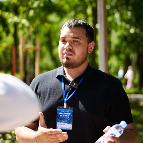DroneFest 2026 la Chișinău — echipa organizatoare și participanții festivalului de drone